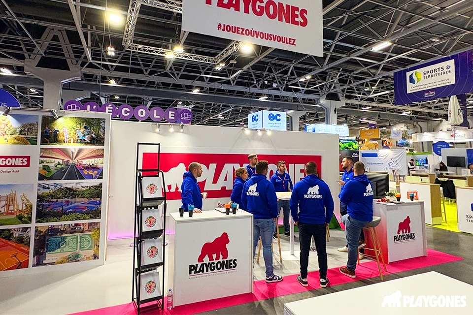 L'équipe Playgones en bleu sur le stand G75